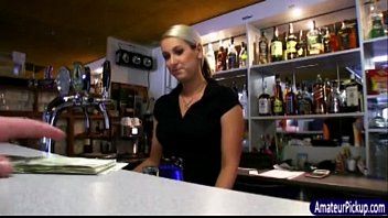 play Positions porno avec une vendeuse ayant des relations sexuelles avec son fidèle client