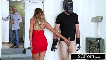play Xnxx com uma loira o esconde do marido e as patas nele