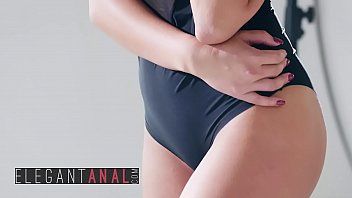 play The brunette teenager wants to fuck anal as hardcore as possible