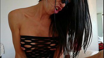 play The mature escort sucks until she drowns with semen