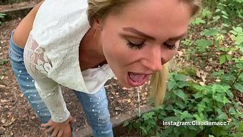 play Dois jovens fazem sexo na natureza
