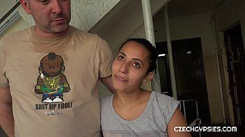play Le corbeau tchèque suce et baise pour de l'argent