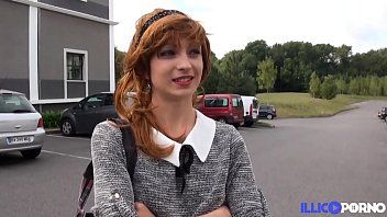 play Der Student bekommt einen Blowjob im Wald und hat zu Hause Sex