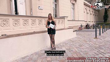 play die tätowierte reife masturbiert und dringt geschützt ein
