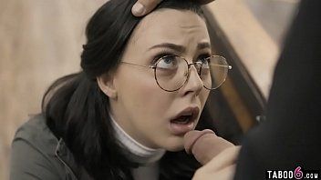play a teenage girl in her throat gives a blowjob for the first time