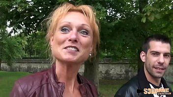 play mendy eine milf macht xxx gekleidet in der öffentlichkeit mit einem reichen teenager