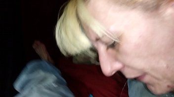 play Baise avec une vieille grand-mère qui fait sa belle pipe de neveu