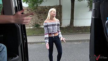 play The taxi whore has sex with the young customer