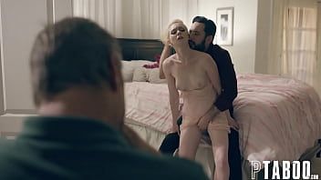 play إنها ساخنة بعد لعبة xxx حيث كانت لديها هزة الجماع ، كما أنها تقوم بـ xxx على الأرض