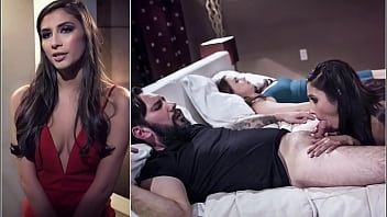 play Poate sa o ridice in brate deoarece este foarte hot si frumoasa aceasta satena si