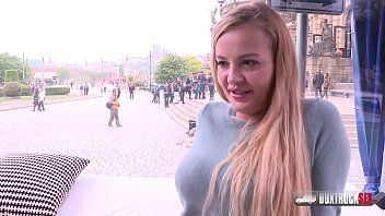 play Fick mit einer Blondine im Zentrum von Bukarest, gefickt von einem xxx Schauspieler