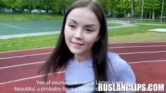 play La pequeña adolescente Alexa Mills expuesta y follada en público