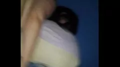 play Femme joue avec la chatte et le cul, se fait sodomiser avec un gode devant sa webcam
