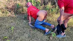 play L'élève BBW se fait baiser à peu près dans la forêt
