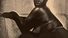 play Triplu lesbian păros în vintage Dark London